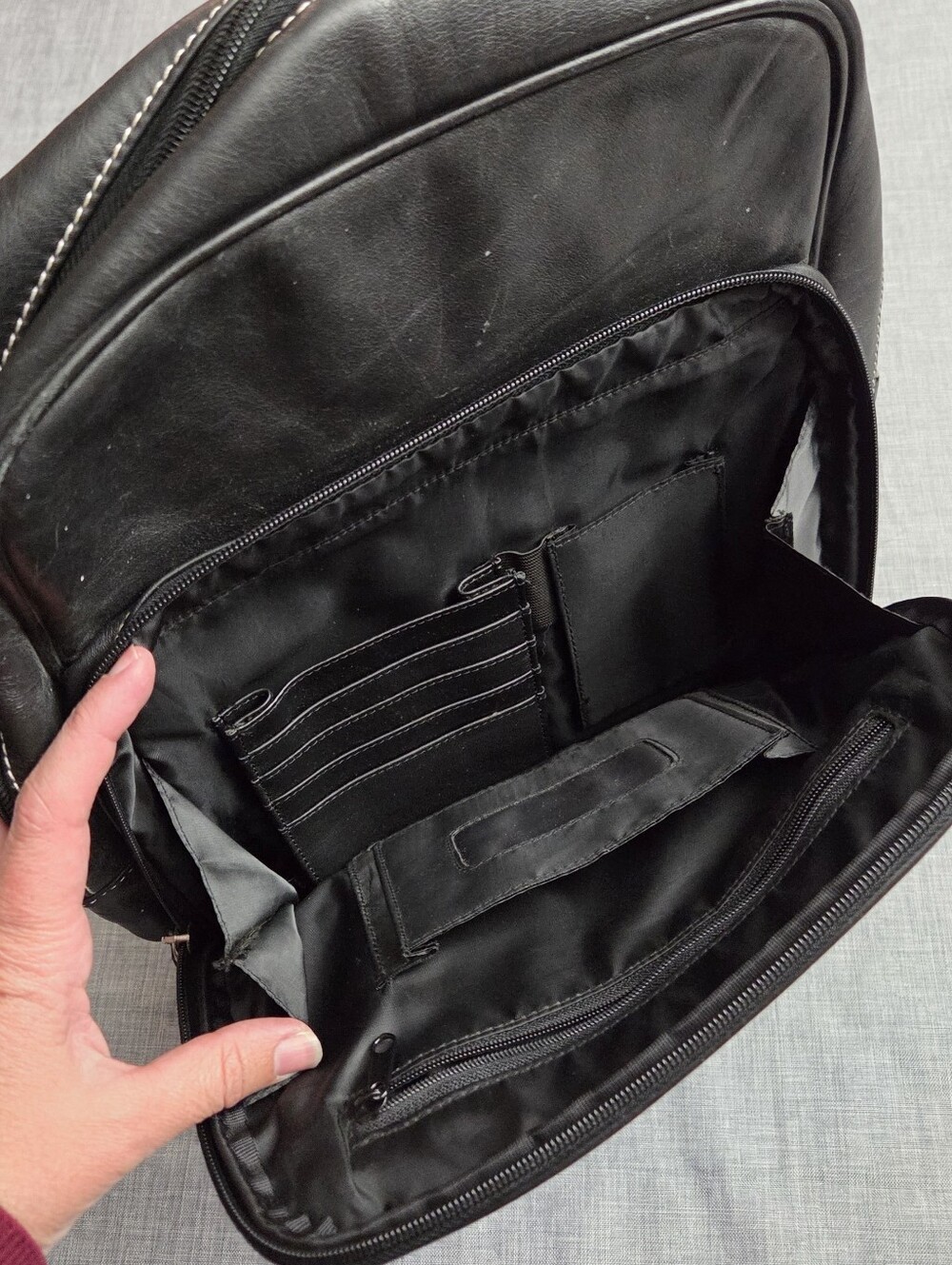 Daytimer Genuine Leather Black Backpack 14 X 13 X 3.5 Inches - Picture 8 of 16